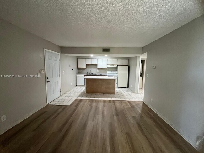 Foto del edificio - 4055 W McNab Rd