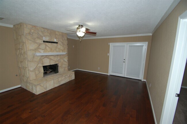 Foto del edificio - 3110 Brookhurst Ln