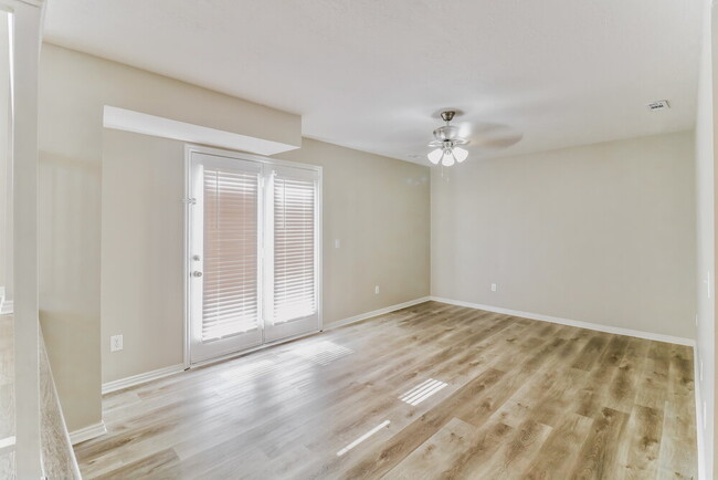 Building Photo - 5831 S Clear Vista Dr