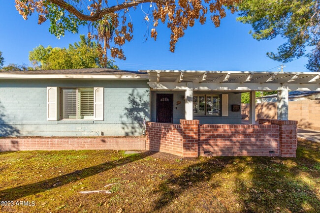 Building Photo - 518 W San Juan Ave