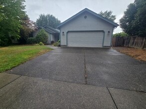 Building Photo - 1875 SW Topaz Ln