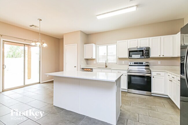 Foto del edificio - 13297 E Marigold Ln