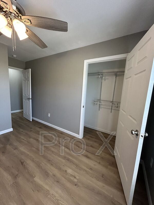 Foto del edificio - 712 Columbus St