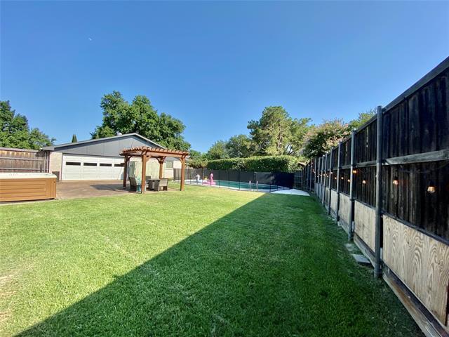 Foto del edificio - 3127 Falkland Rd