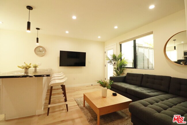 Foto del edificio - 9024 Phyllis Ave