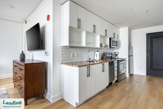 Building Photo - 933 McGee St