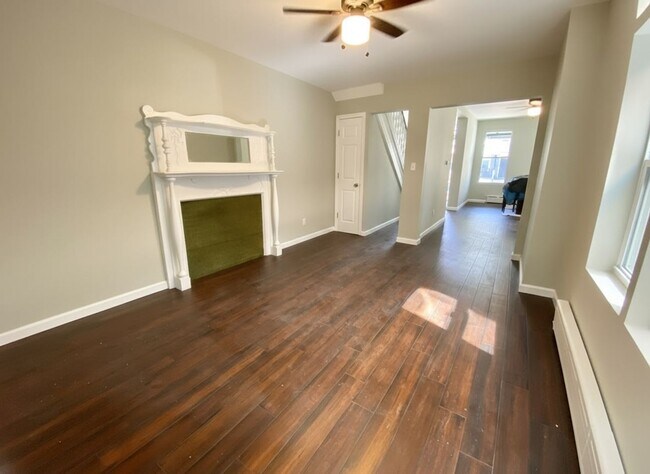 Foto del edificio - Newly Renovated 3 Bed 2 and a Half Bath Av...