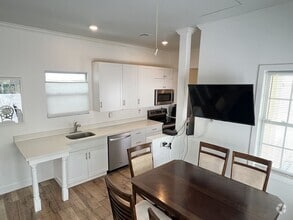 Building Photo - 318 Virginia St