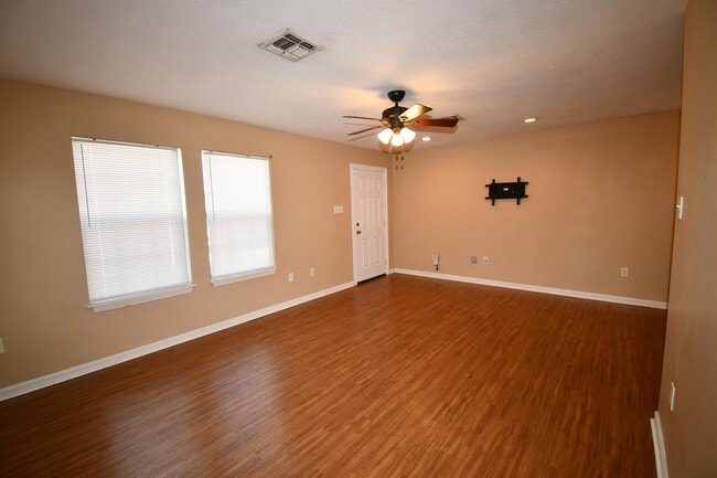 Foto del edificio - 604 Derouen St