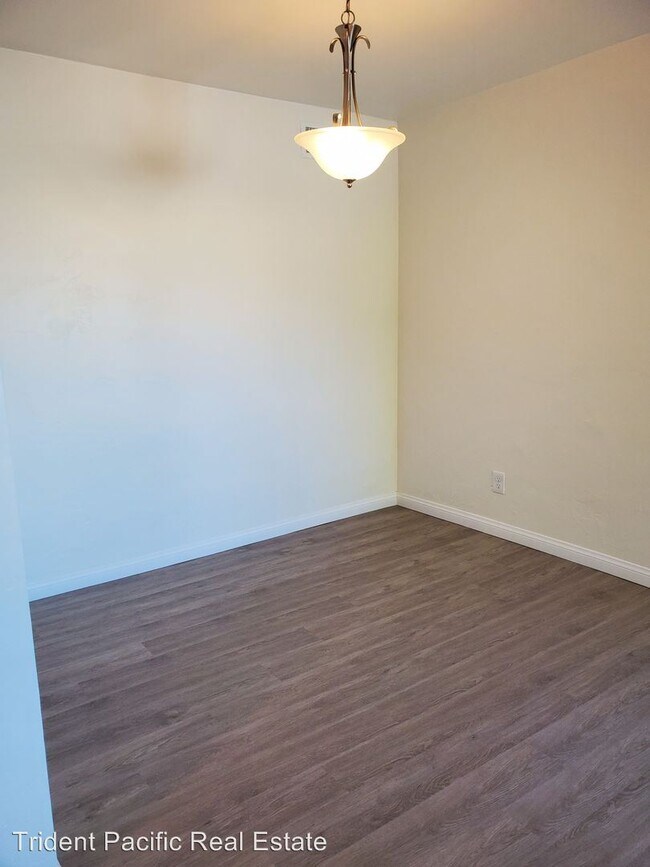 Building Photo - 1110 5th St