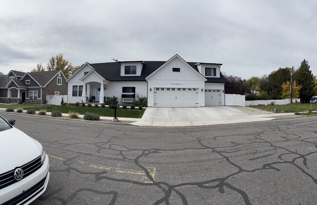 Foto del edificio - 332 S 160 W