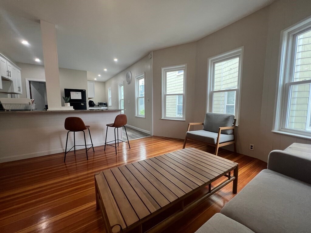 19 Oakland Ave Unit 2, Everett, MA 02149 Apartment for Rent in Everett, MA