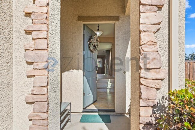 Foto del edificio - 205 Blum View Dr