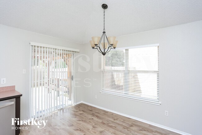 Building Photo - 10141 Chapel Ridge Dr