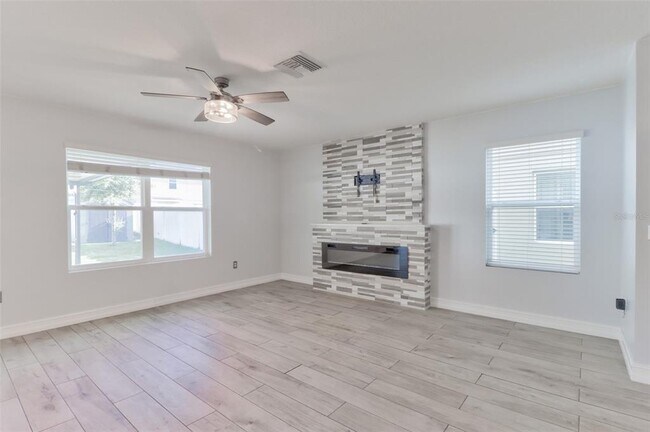 Building Photo - 10525 Whispering Hammock Dr
