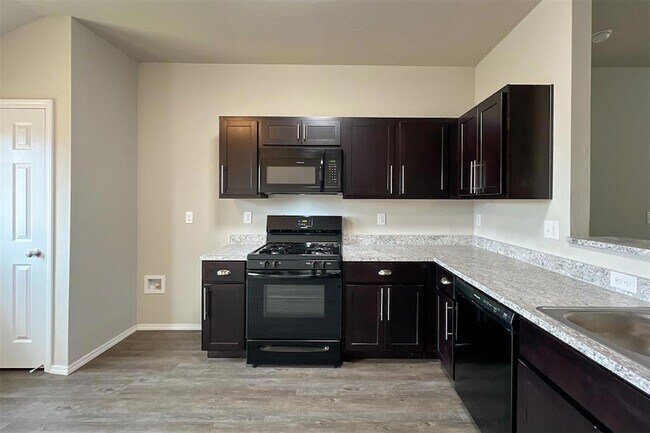 Foto del edificio - 4301 Driftwood Dr