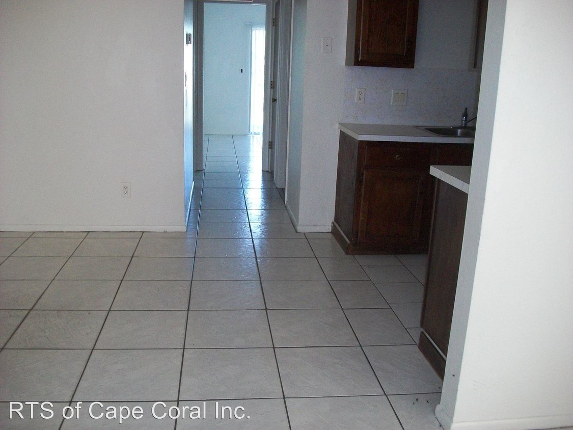 Building Photo - 319 Cape Coral Pkwy E