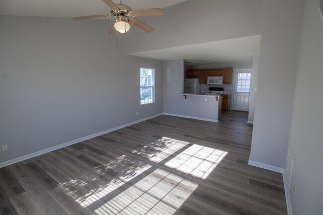 Building Photo - 2533 Northampton Dr