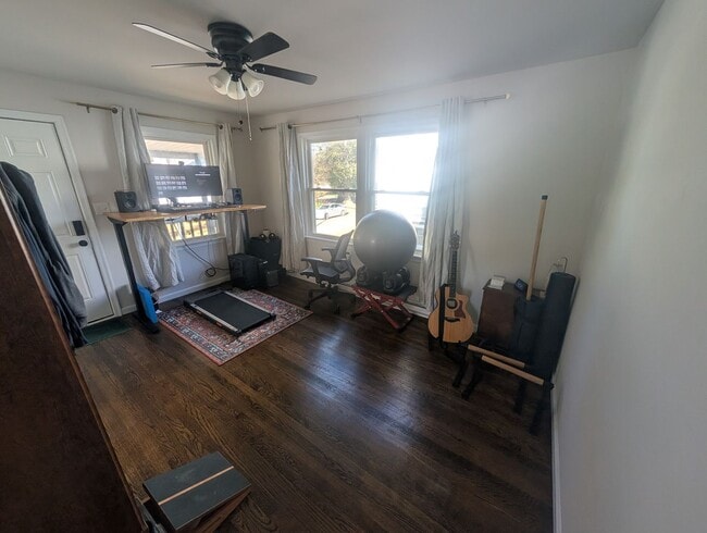 Foto del edificio - Call Sabrina Thomas for more information at 757-767-0767