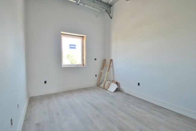 Building Photo - Westfield Lofts - Unit 10