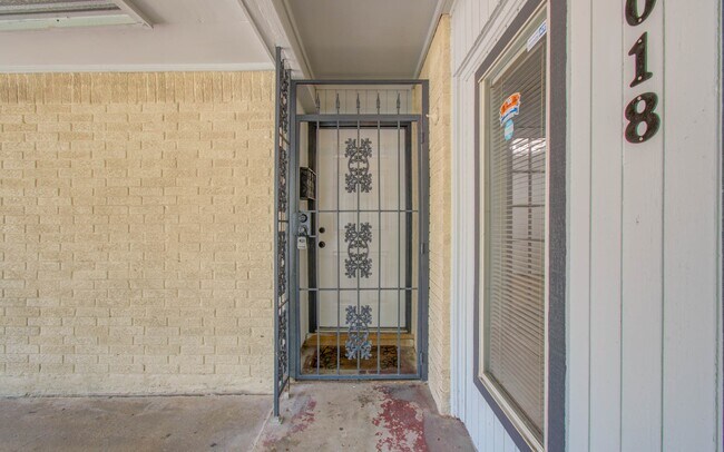 Building Photo - 11018 Long Gate Dr