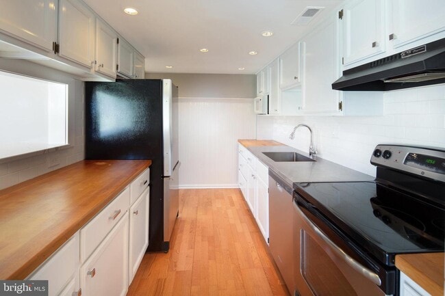 Building Photo - 91 Hermitage Dr