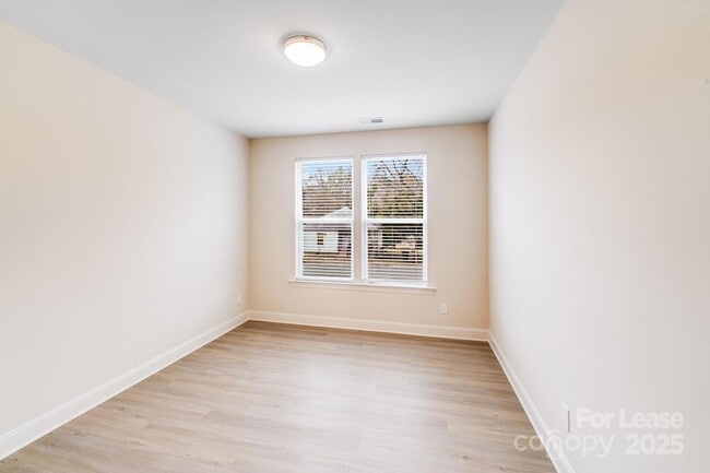 Foto del edificio - 645 Brookwood St