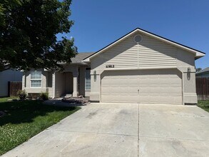 Building Photo - 10812 Saffron Dr
