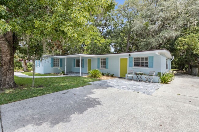 Building Photo - Small Duplex on Amelia Island
