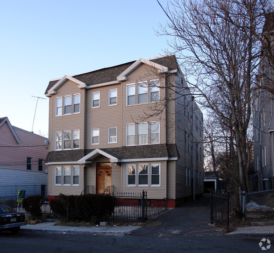 Building Photo - 399-401 16th Ave