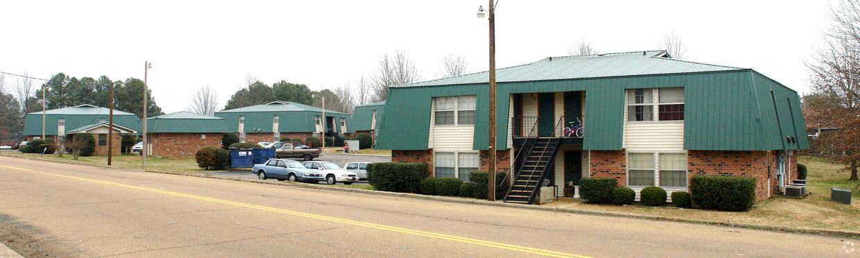 Primary Photo - Rainbow Apartments