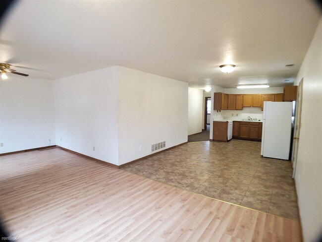 Foto del edificio - 3 br, 1 bath House - 230 East New York Street