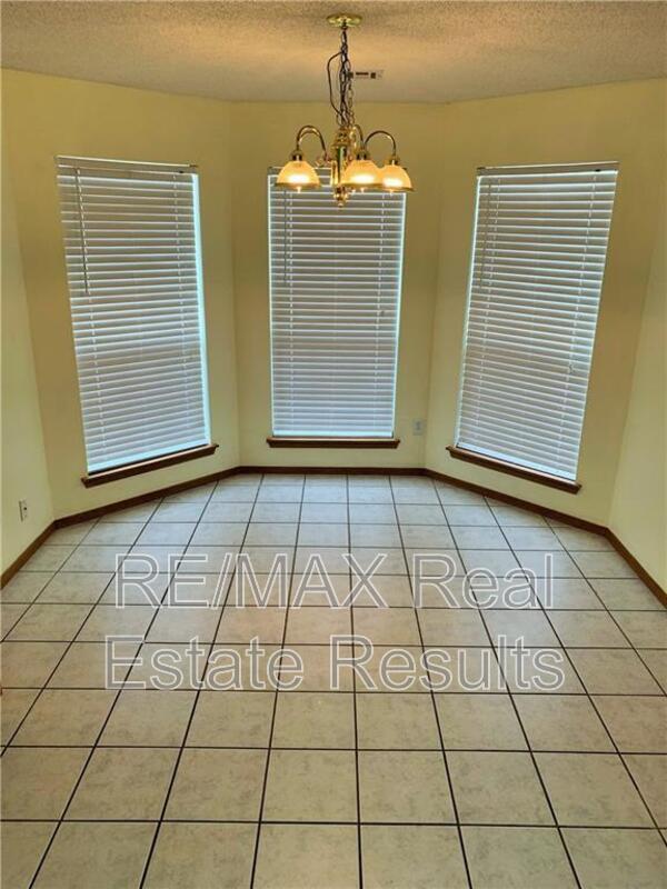 Building Photo - 1203 Spring St