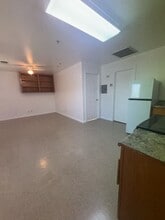 Building Photo - 881 W El Monte Way