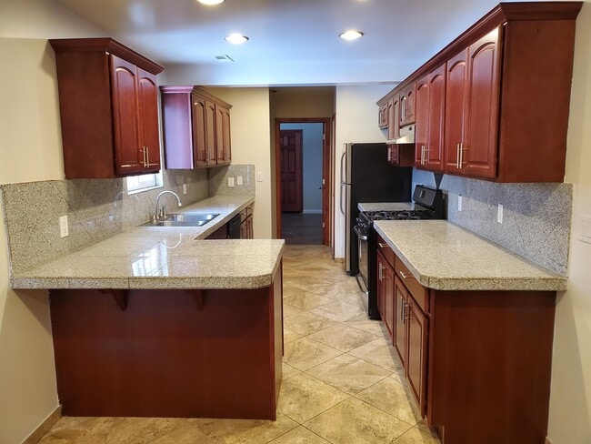Building Photo - 23542 Bentley Dr