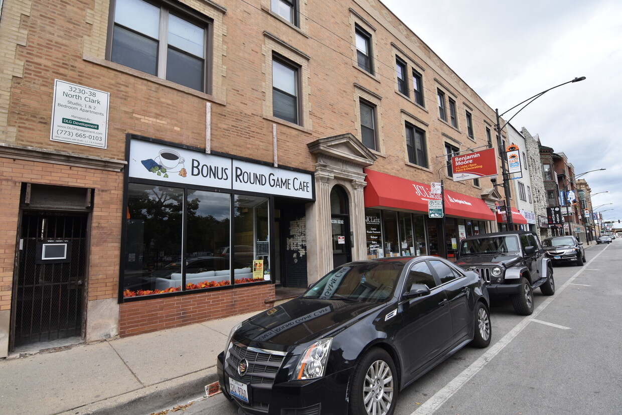 Foto principal - 3238 N Clark St