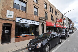 Building Photo - 3238 N Clark St