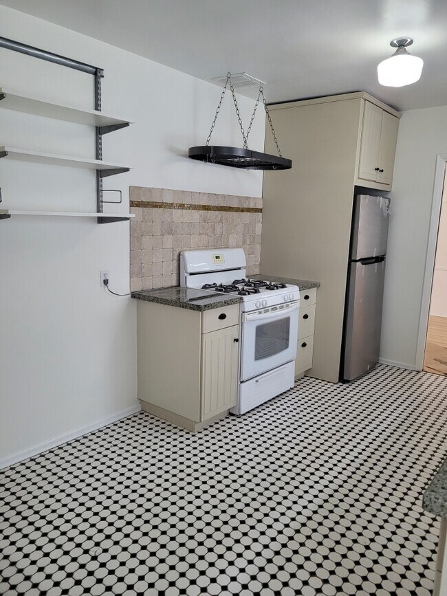Foto del edificio - 1304 Walnut Ave