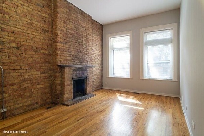 Building Photo - 2310 N Clark St