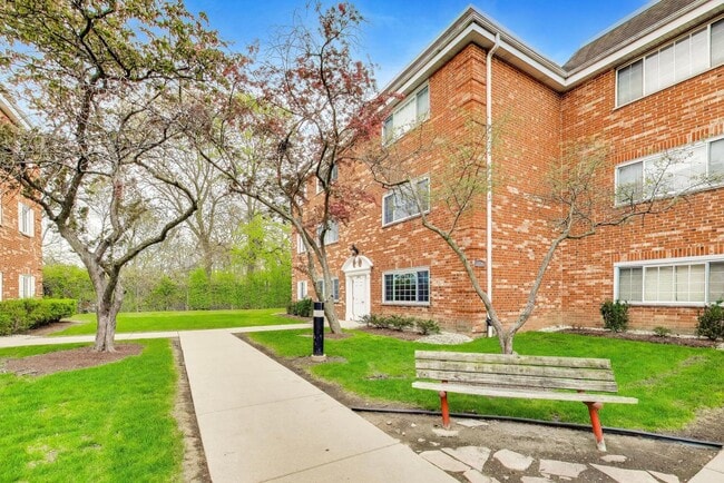 Building Photo - 6882 W Touhy Ave