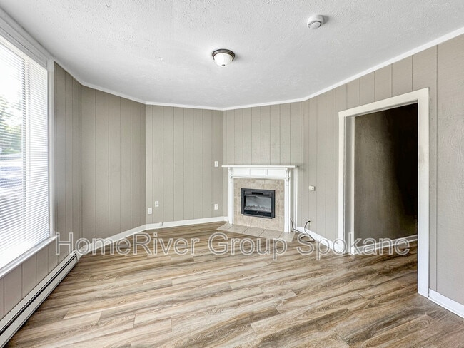 Building Photo - 712 S Maple St