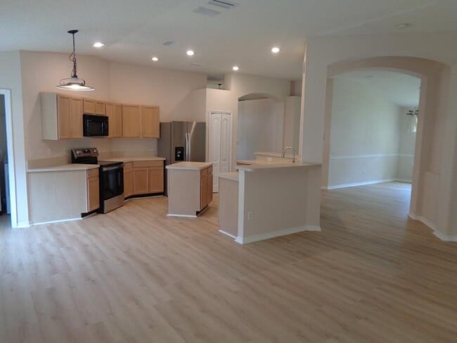 Building Photo - 3 bedroom in Orange Park FL 32073