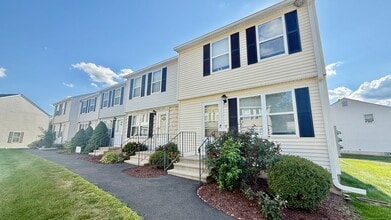 Building Photo - 20 Meadowrue Dr
