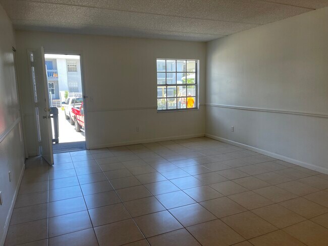 Foto del edificio - 4861 W McElroy Ave