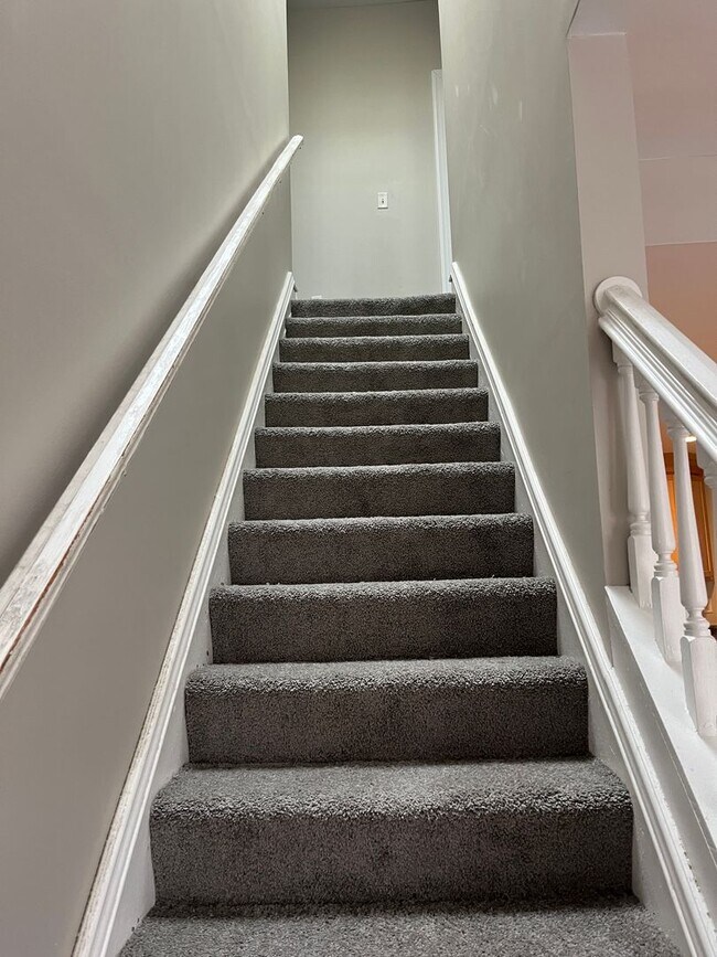 Foto del edificio - Spacious 4 Bedroom House in Southside Flats!