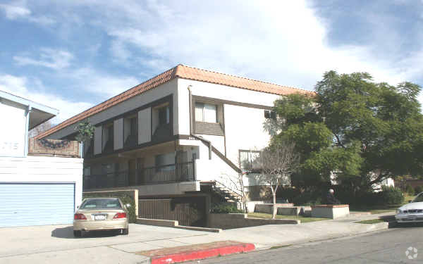 Building Photo - 711 Salem St
