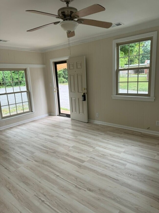 Building Photo - 2323 Sweetwood Rd