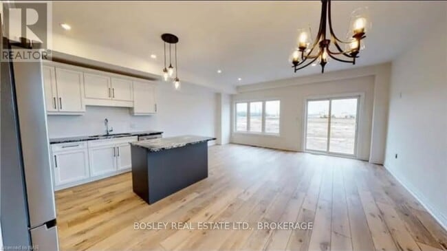 Building Photo - 12 Spg Crst Wy