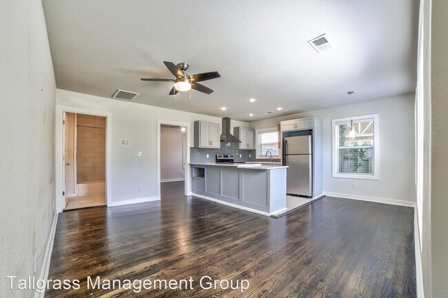 Foto del edificio - 3315-3317 E 8th St