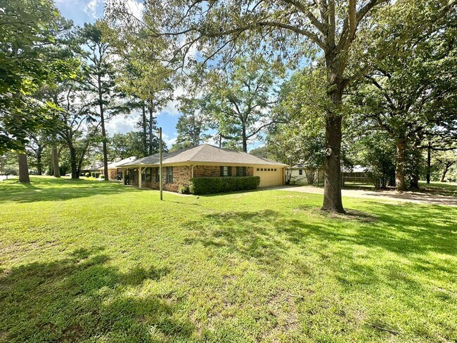 Foto del edificio - COMING SOON! 3 Bedroom 2 Bath in Flint!